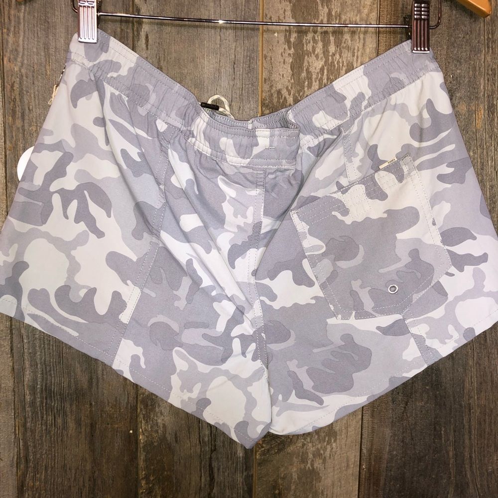 NWT ☀️ LAST ONE Vuori | Sunwashed Short - Pale Grey Camo - Small - Picture 5 of 8